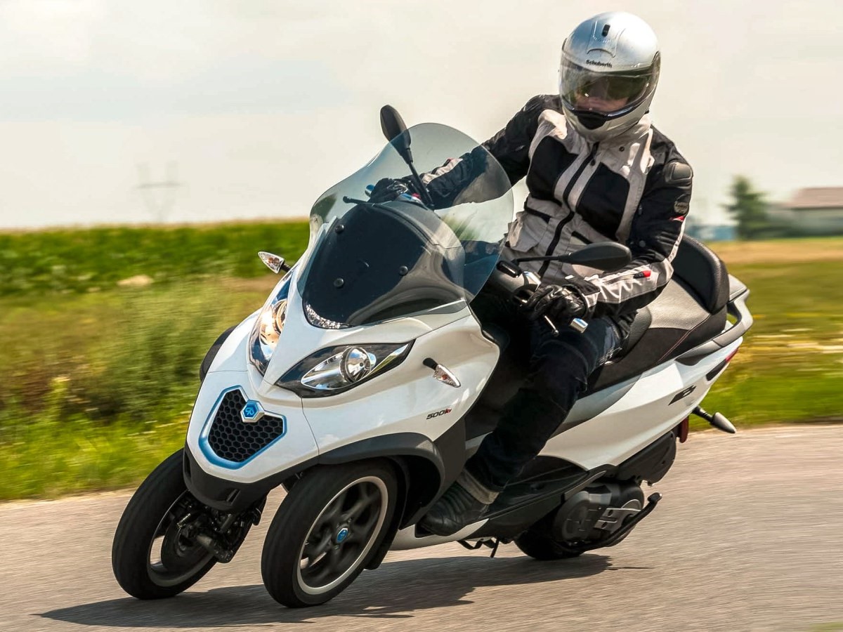 Piaggio начинает разработку эйрбэгов для мототранспорта