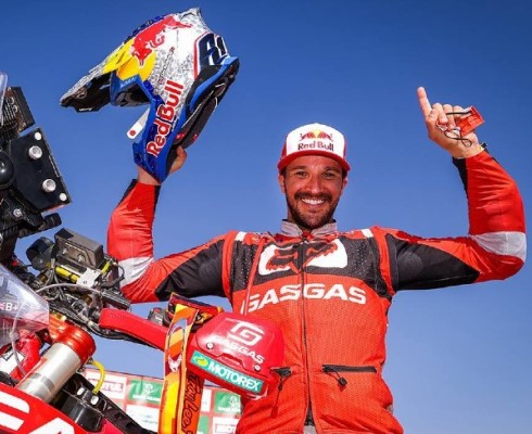 Гонщик команды GasGas выиграл "Дакар"... на мотоцикле KTM