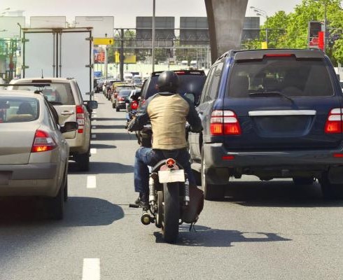 Французских мотоциклистов будут обучать движению между полос