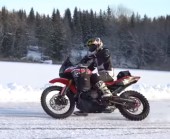 Africa Twin на ледяной трассе в Швеции (видео)