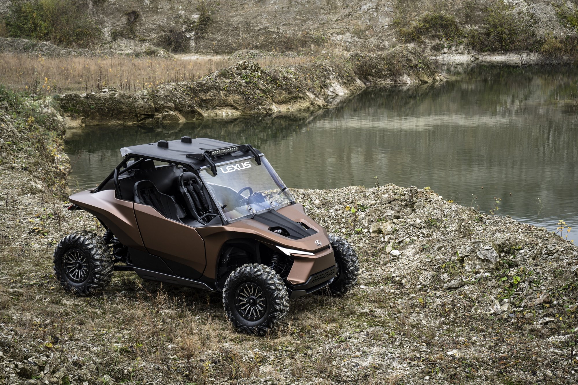 Lexus ROV: роскошный сайд-бай-сайд от автопроизводителя