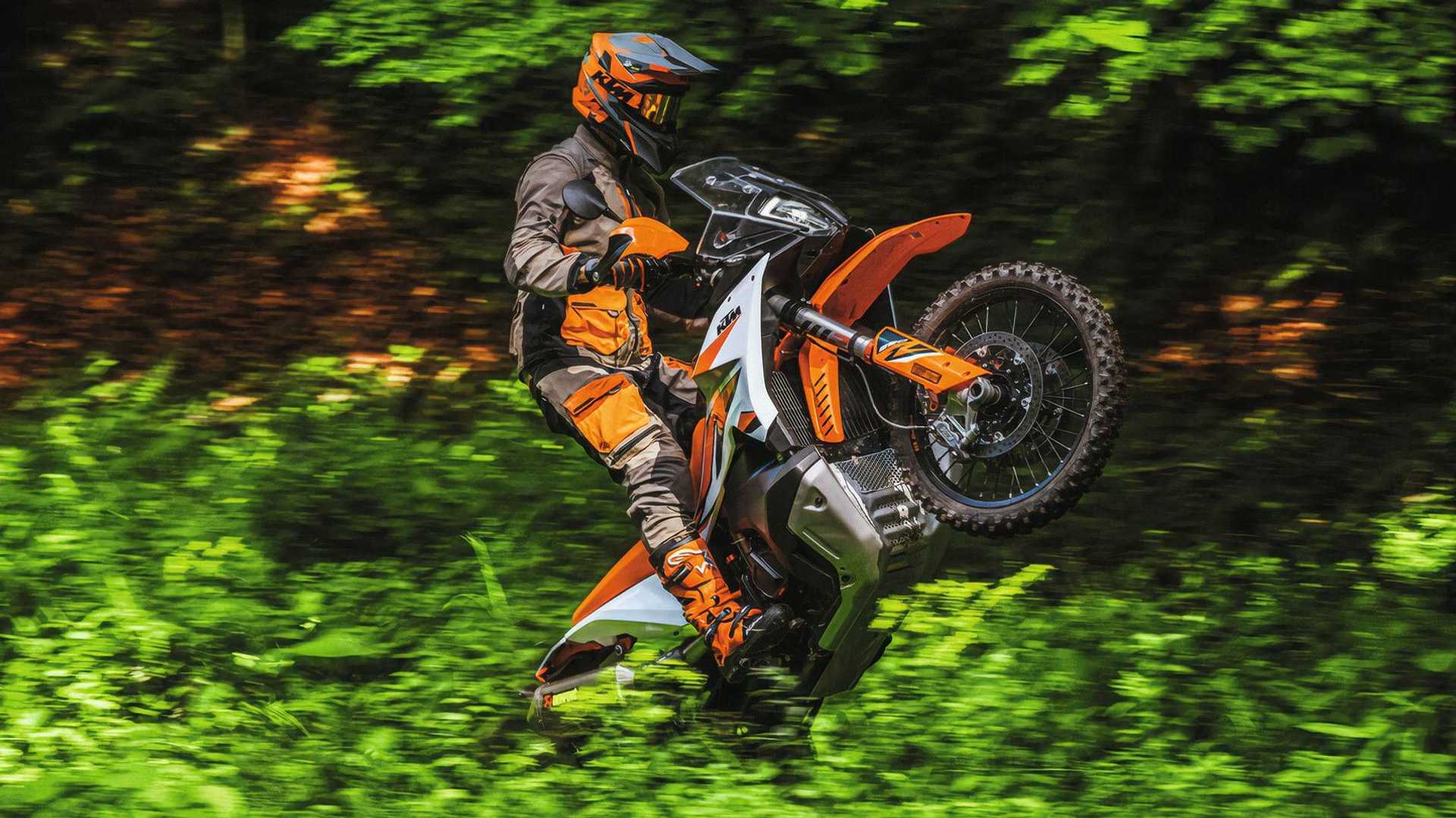Австрийцы освежили KTM 890 Adventure R к сезону-2023