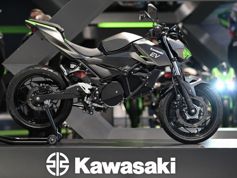 Kawasaki представила прототип электробайка на Intermot 2022 (+видео)