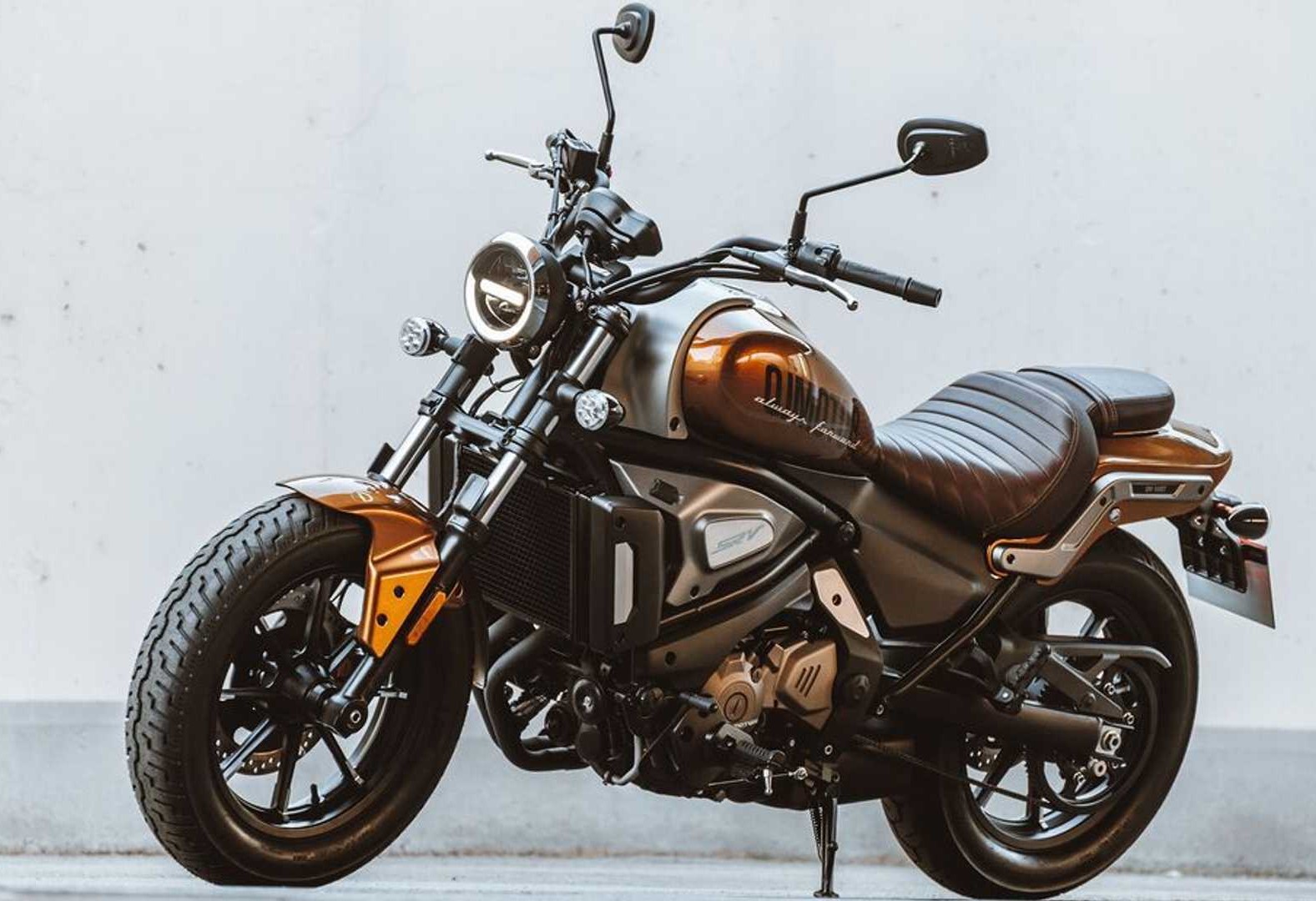 QJ Motor SRV 550 ST: круизер в стиле нео-ретро