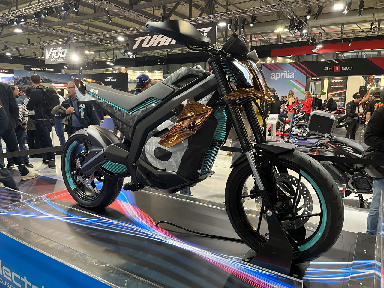 Aprilia ELECTRICa: супермото на батарейках