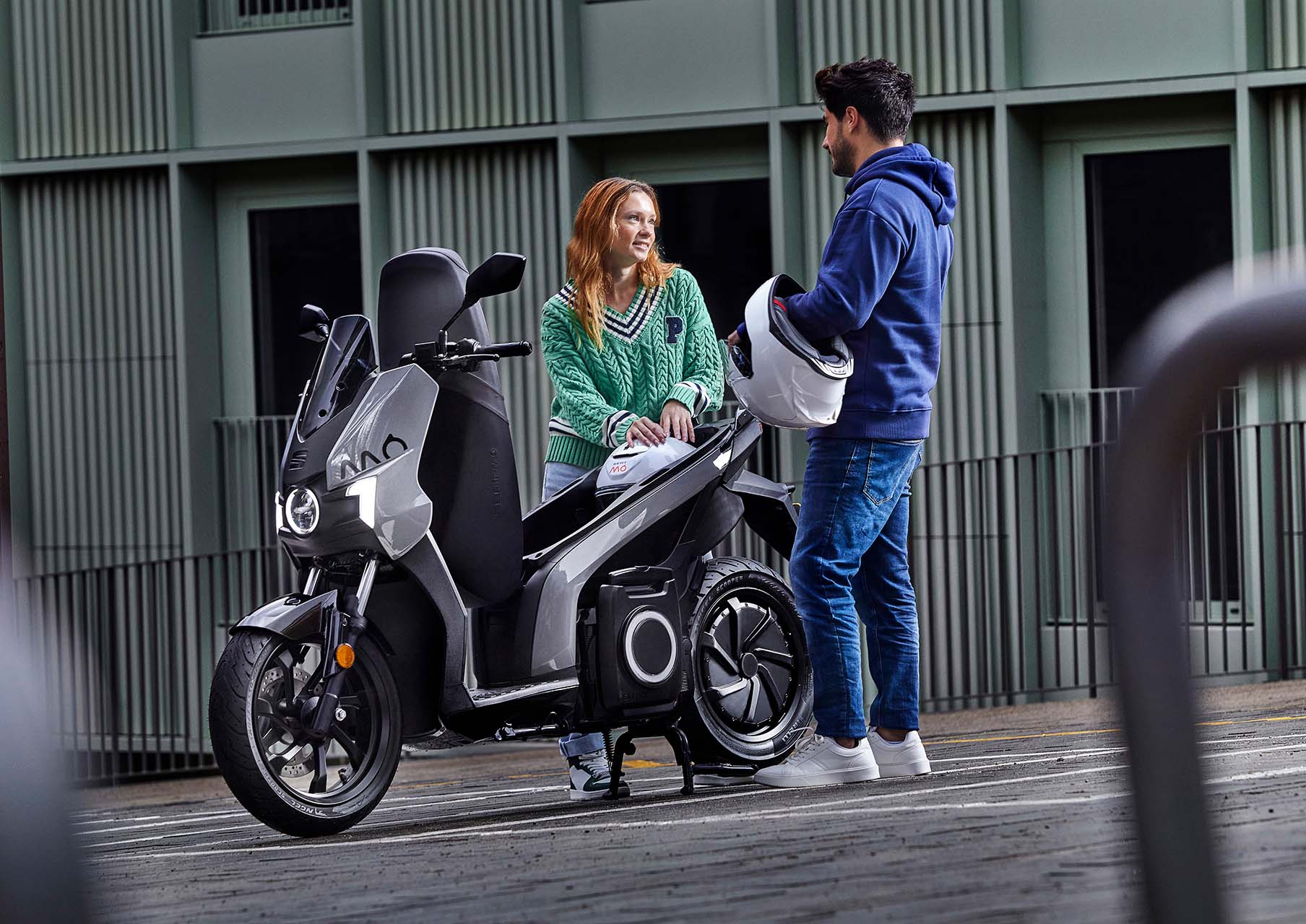 SEAT Mo 50: стильный электроскутер для начинающих