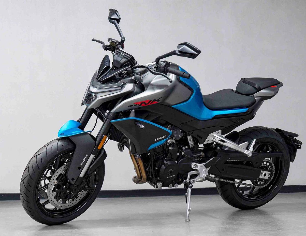 CFMoto 800NK: технические подробности и фотографии