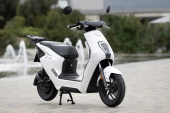 Honda выпустила в продажу электроскутер EM1 e