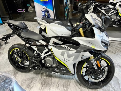 Обновлённая версия CFMOTO 250SR 2023 года