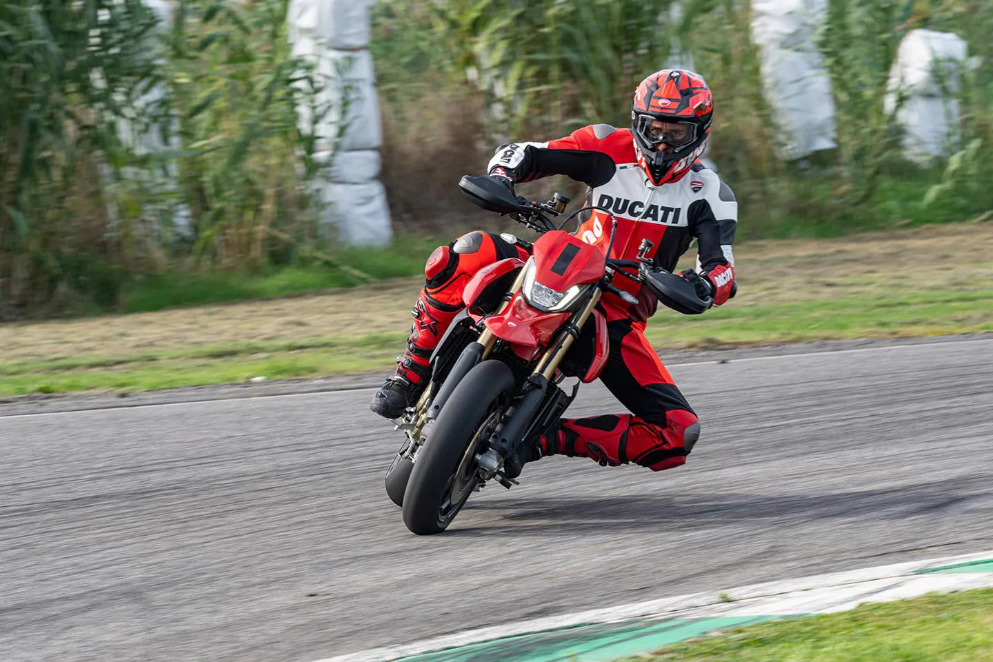 Ducati Hypermotard 698 Mono: подробности