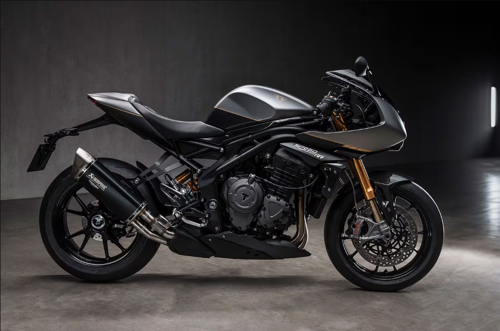Triumph анонсировал запуск в производство ограниченной серии мотоцикла Speed Triple 1200 RR Breitling Limited Edition