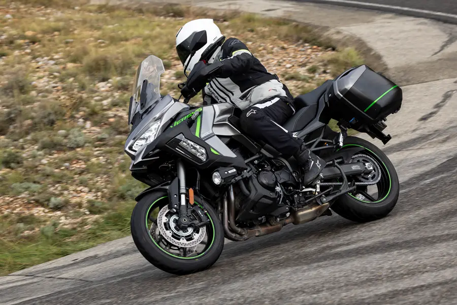 Мощнее, плавнее, технологичнее: обновлённый Kawasaki Versys 1100