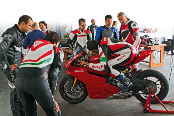 Снова в школу: Ducati Riding Experience