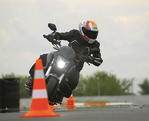 Тест Bajaj Dominar 400: Звезда Болливуда