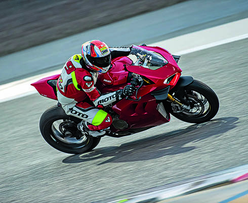 Тест Ducati Panigale V4 S: Меньше — лучше