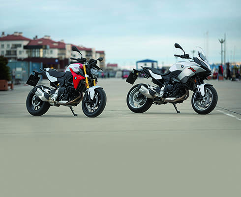 Тест BMW F900R и F900XR: Форма и платформа