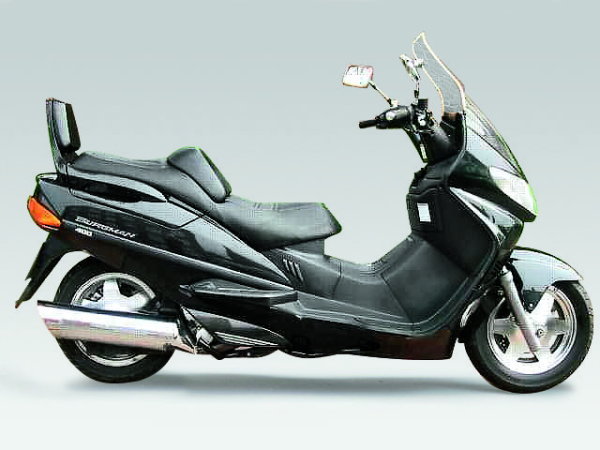 2001. Suzuki Skywave/Burgman получил новую раму и обновленный дизайн.