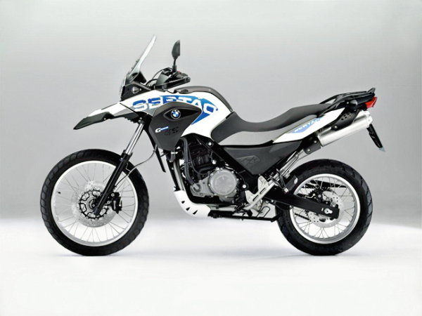 2012. Выход в свет G650GS Sertao, отличающегося передним колесом на 21 дюйм и бело-синей окраской.