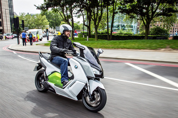 BMW C Evolution – максискутер на электротяге — фотография 1