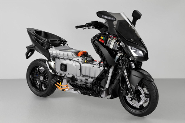 BMW C Evolution – максискутер на электротяге — фотография 4
