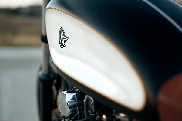 Женственный кафе-рейсер Yamaha «The Messenger» XS400