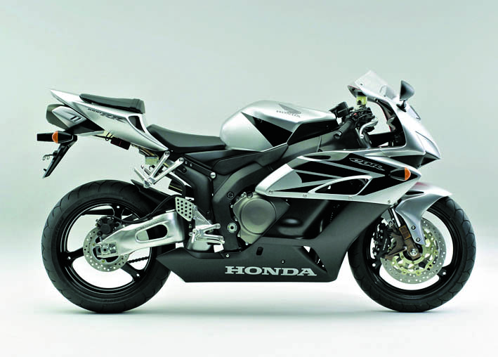 Огнём и мечом: история Honda Fireblade — фотография 7