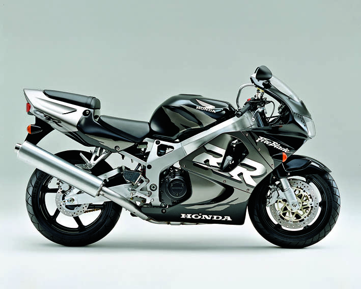 Огнём и мечом: история Honda Fireblade — фотография 4
