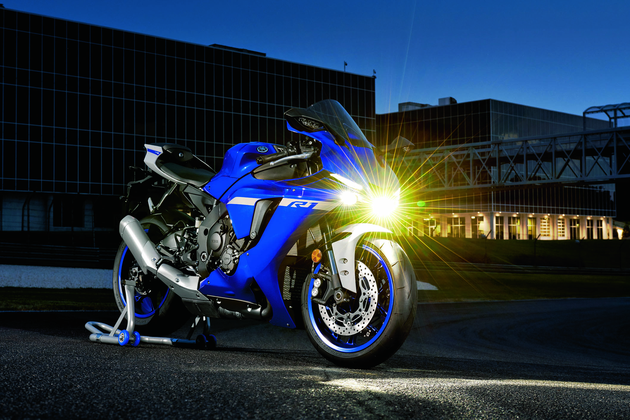Лицом к лицу: анатомия Yamaha YZF-R1 — фотография 2