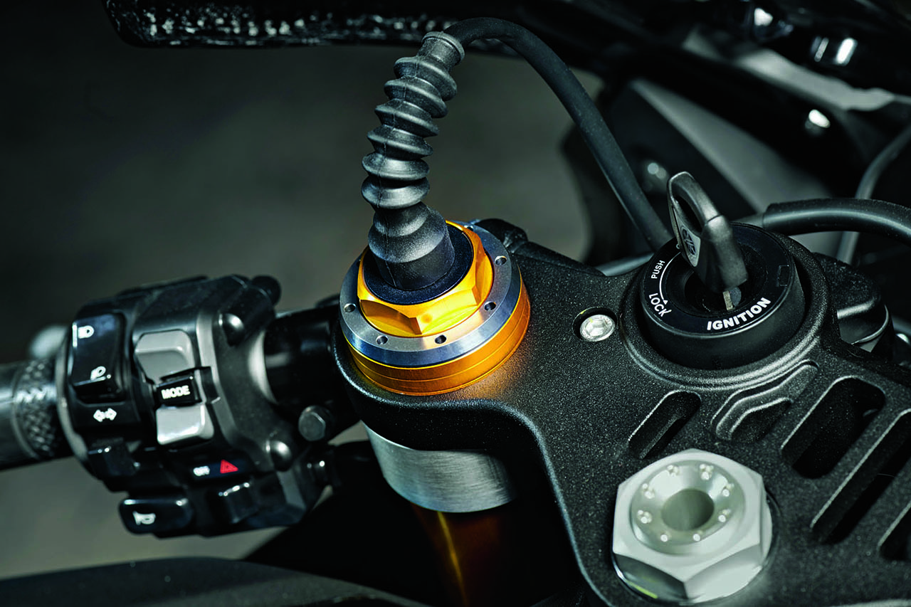 Лицом к лицу: анатомия Yamaha YZF-R1 — фотография 6