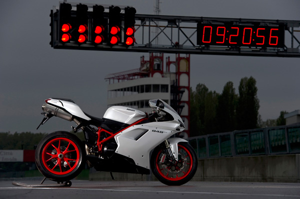 848 EVO на трассе Adria International Raceway 848 EVO на трассе Adria International Raceway
