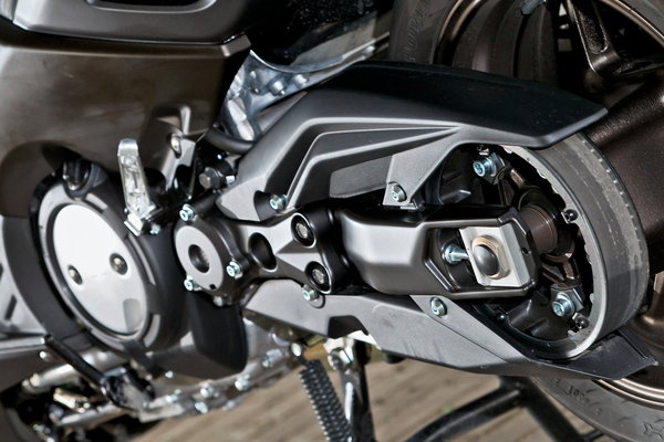Переход на ременную главную передачу кардинально уменьшил неподрессоренные массы.