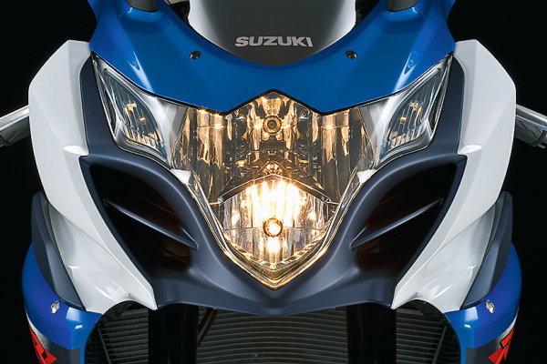 Дизайн Suzuki GSX-R1000 после смены поколений почти не поменялся. С другой стороны, можно говорить о преемственности стиля.