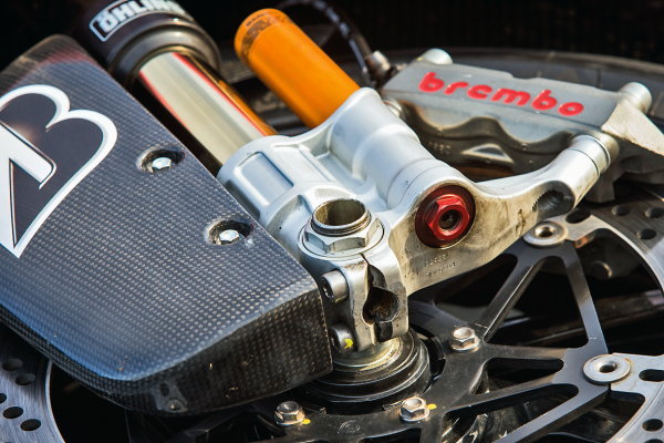 Вилка &Ouml;hlins FG353P и амортизатор &Ouml;hlins PRXB пришли из мира гонок и настраиваются в широком диапазоне, включая высоко- и низкоскоростное сжатие и отбой.