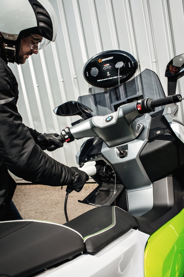 Срок службы аккумуляторов, установленных на BMW C evolution, &ndash; десять лет или 160 000 км пробега.